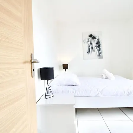 Terrasse, Piscine&parking Sur La Côte D'azur Appartement