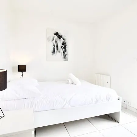 Lägenhet Terrasse, Piscine & Parking Sur La Cote D'azur