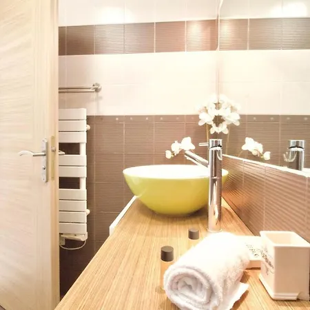 Terrasse, Piscine & Parking Sur La Cote D'azur *