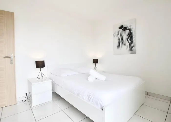 Terrasse, Piscine & Parking Sur La Cote D'azur Апартаменты Сен-Лоран-дю-Вар