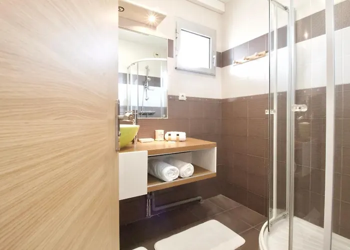 Апартаменты Terrasse, Piscine & Parking Sur La Cote D'azur Сен-Лоран-дю-Вар