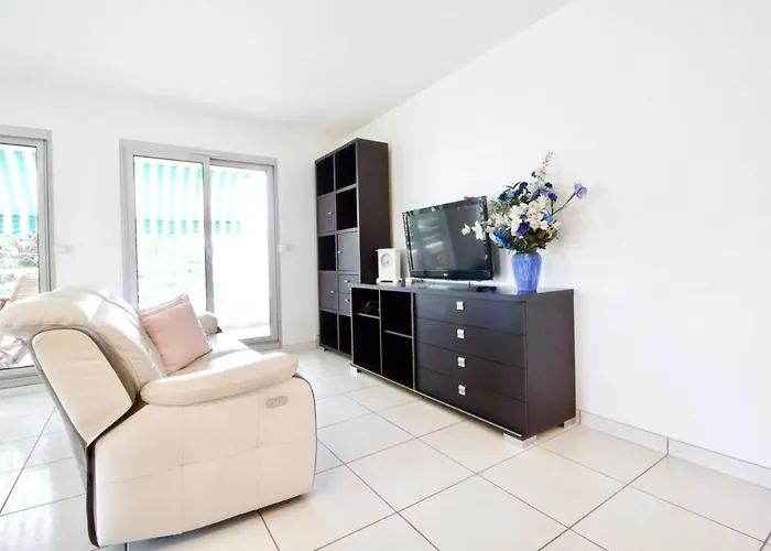 Terrasse, Piscine & Parking Sur La Cote D'azur *